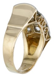 18 kt. Bicolor gouden retro tank ring bezet met roosgeslepen diamant.