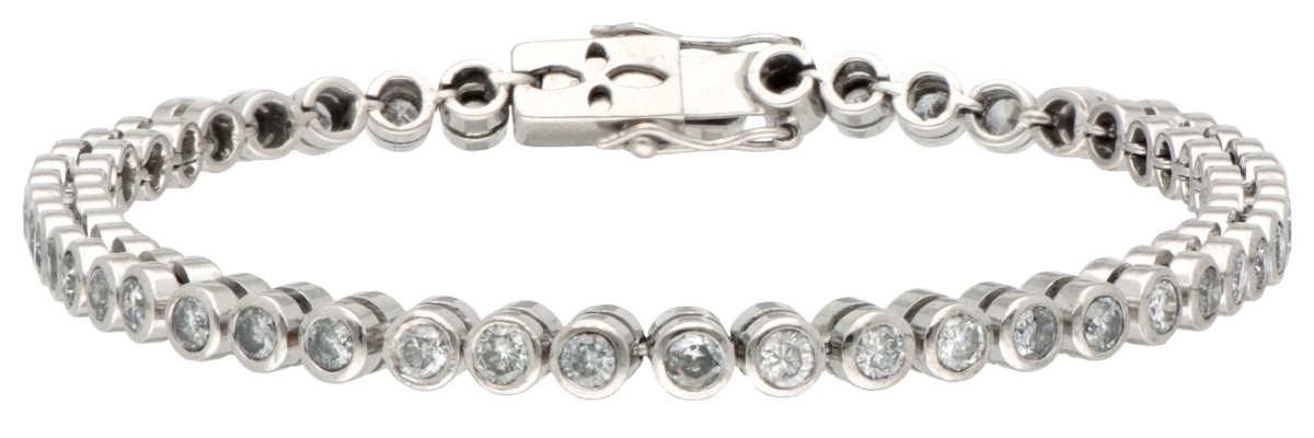 18 kt. Witgouden tennisarmband bezet met ca. 2.25 ct. diamant.