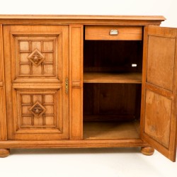 Een kast, Holland, ca. 1900.