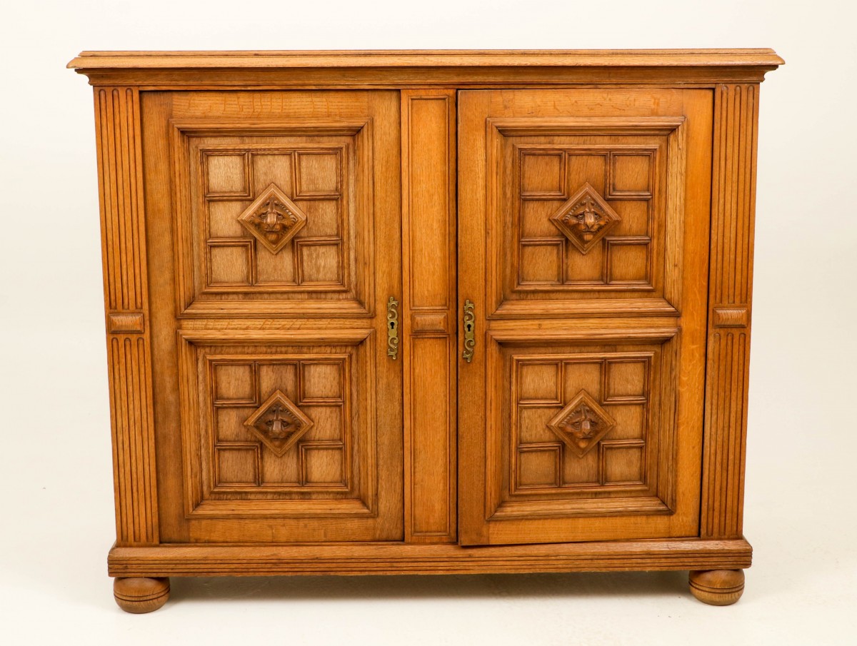 Een kast, Holland, ca. 1900.