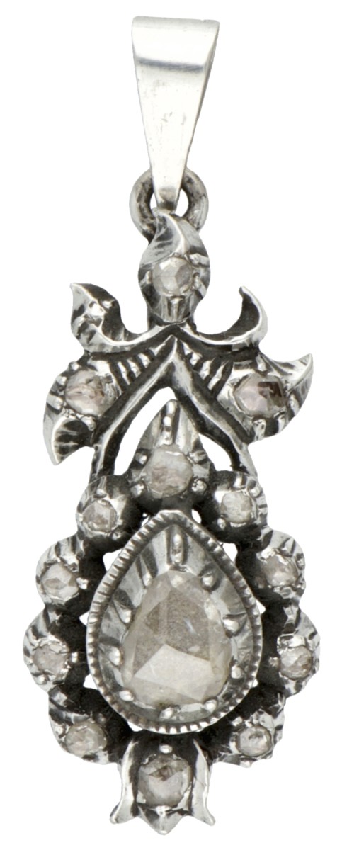 Sterling zilveren antieke hanger bezet met roos geslepen diamanten.