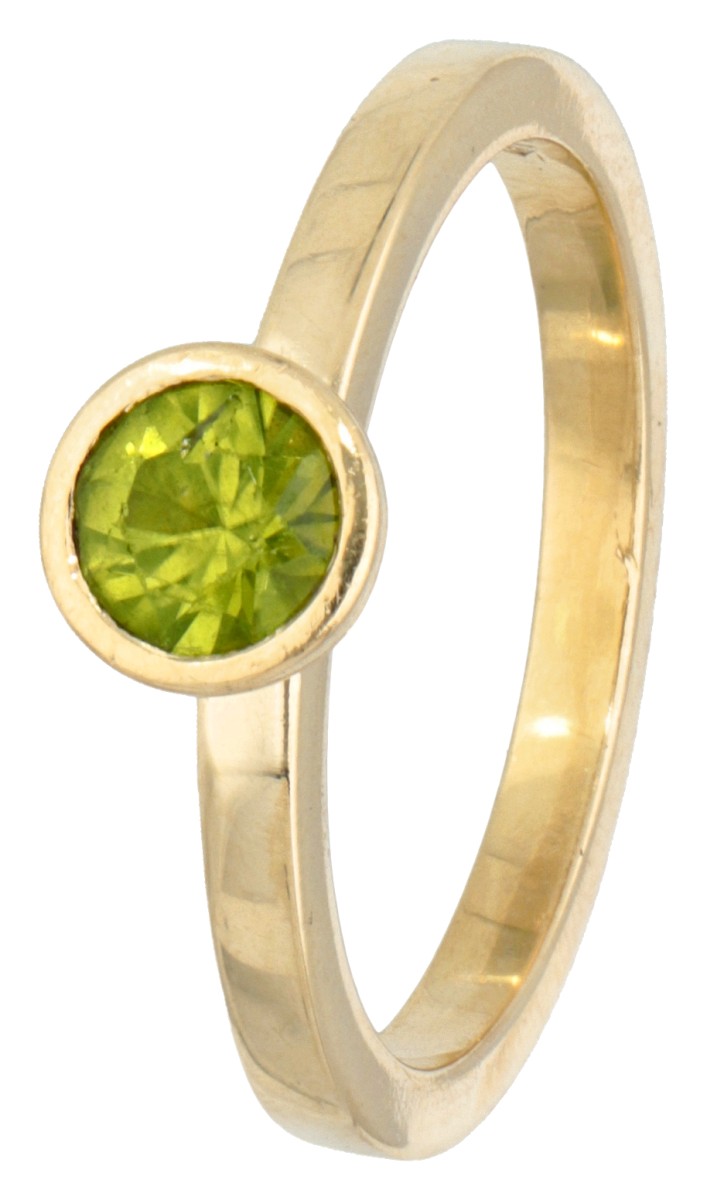 14 kt. Geelgouden ring bezet met ca. 0.45 ct. natuurlijke peridot.