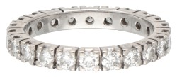 18 kt. Witgouden eternity ring bezet met ca. 1.55 ct. diamant.