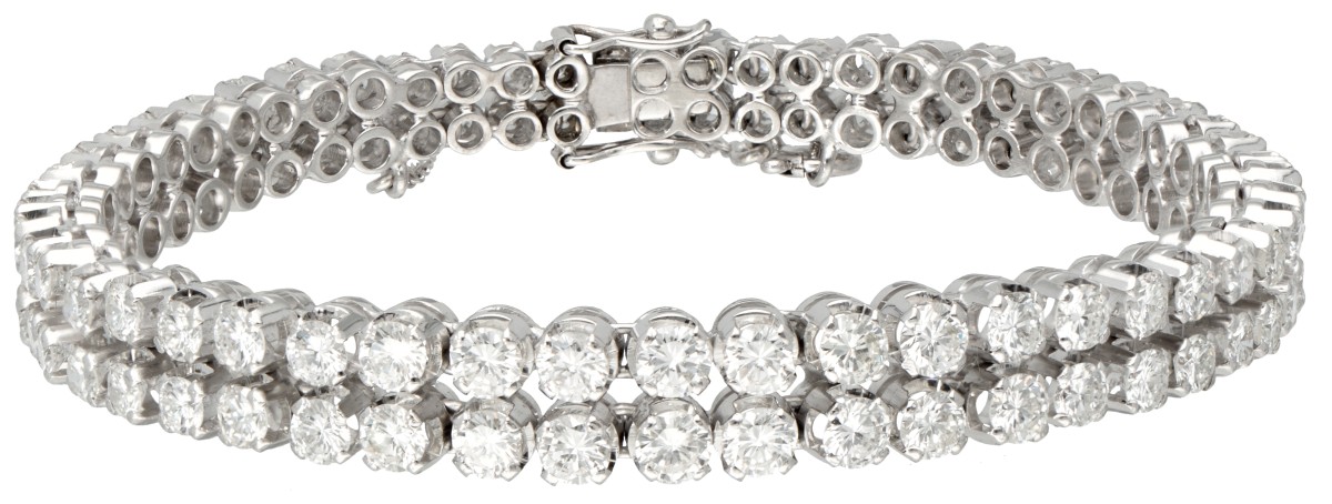 14 kt. Witgouden dubbele tennisarmband bezet met ca. 6.90 ct. diamant.