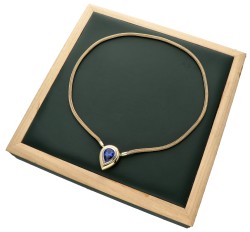 18 kt. Geelgouden collier bezet met ca. 6.45 ct. natuurlijke tanzaniet.