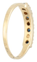 14 kt. Geelgouden rivière ring bezet met ca. 0.16 ct. natuurlijk saffier en ca. 0.015 ct. diamant.