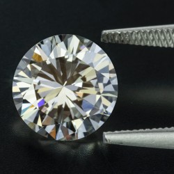 GIA-gecertificeerde 3.20 ct. rond briljant geslepen natuurlijke diamant.