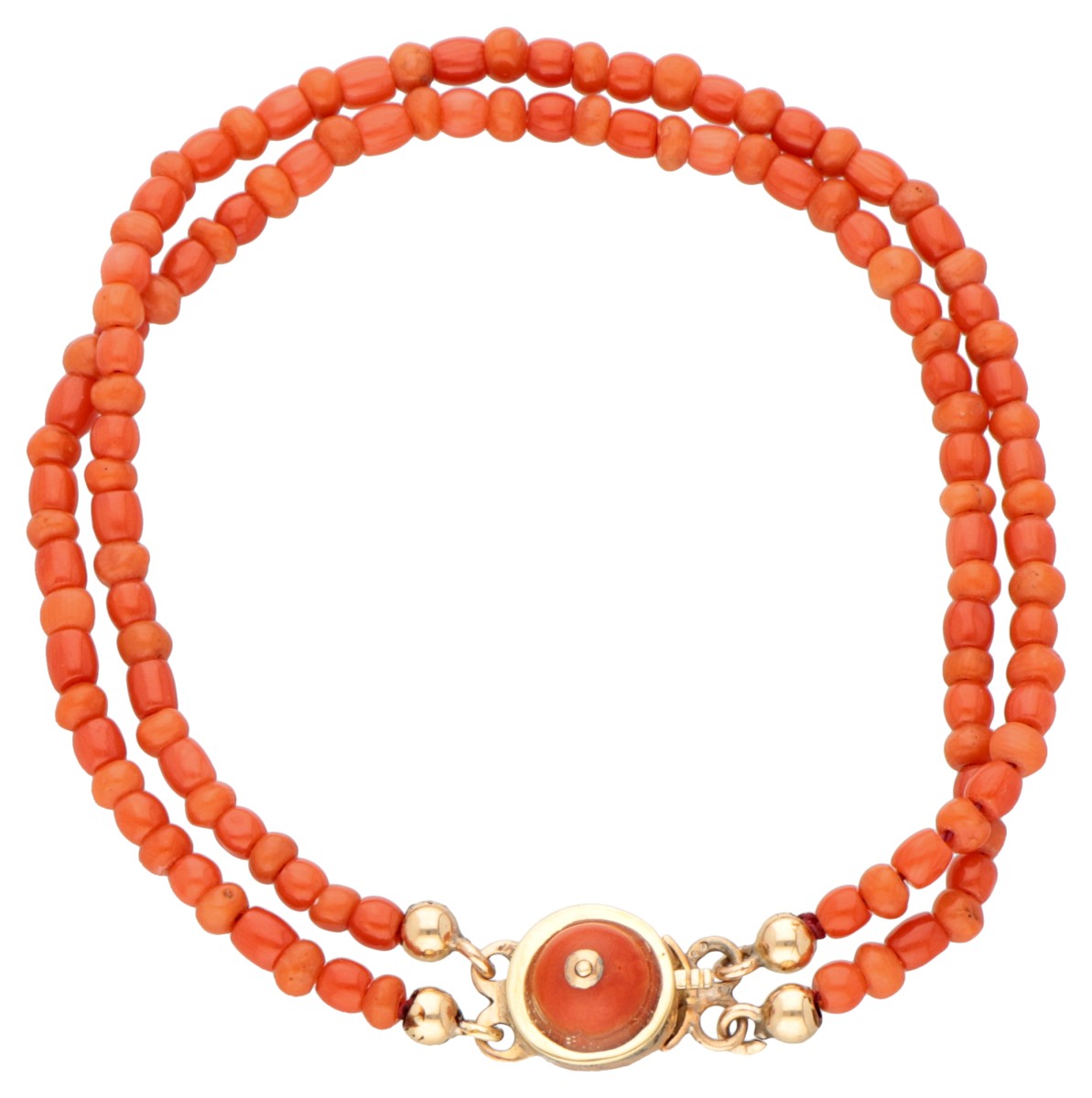 Tweerijige bloedkoralen armband met een 14 kt. geelgouden sluiting.