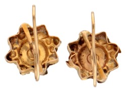 Antieke 14 kt. geelgouden oorbellen bezet met zaadparel.