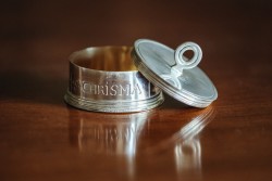 Pyxis (Custodia) / Chrismatorium uit 1662 zilver.