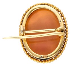 Vintage 18 kt. geelgouden camee broche met een en profil damesportret.