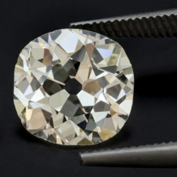 GIA-gecertificeerde 2.81 ct. old mine briljant geslepen natuurlijke diamant.