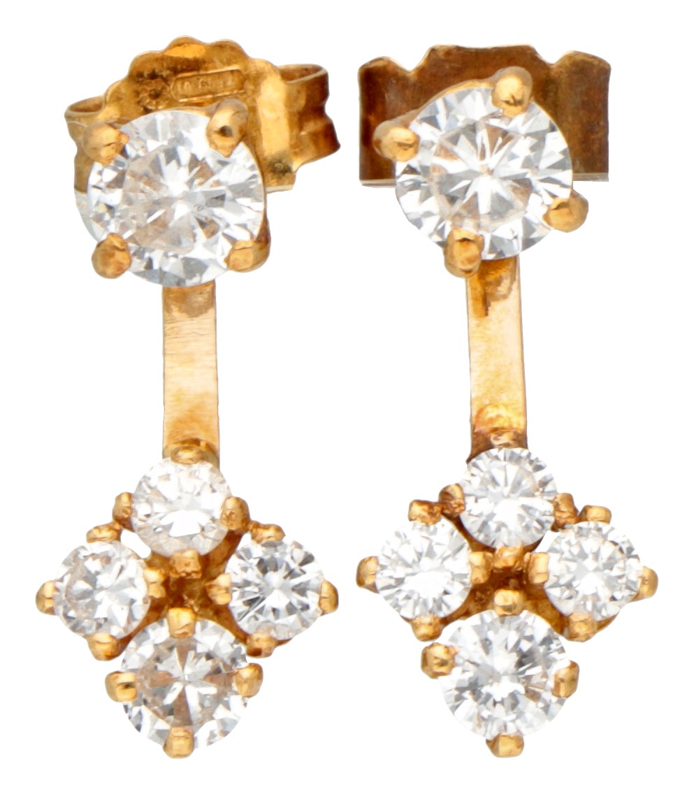 14 kt. Geelgouden oorbellen bezet met ca. 1.02 ct. diamant.