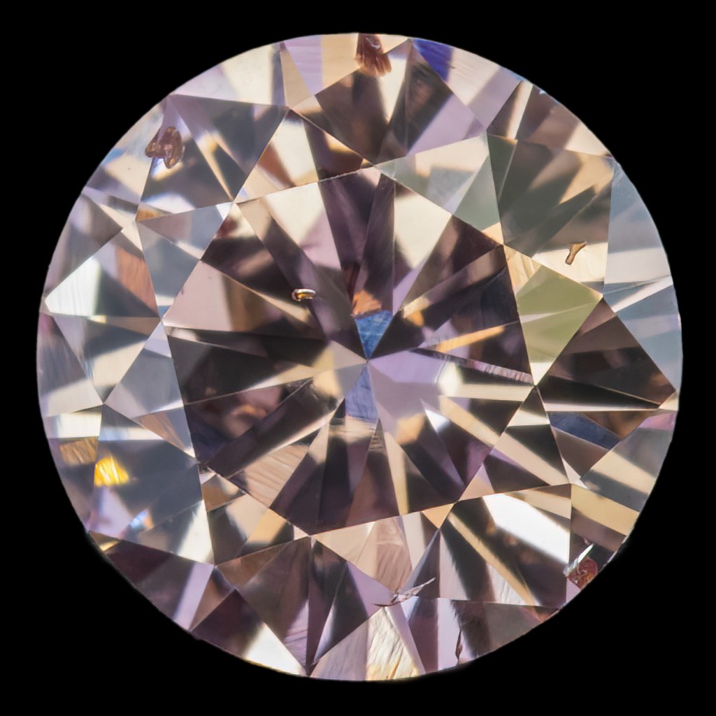HRD-gecertificeerde 0.32 ct. rond briljant geslepen natuurlijke roze diamant.