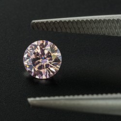 HRD-gecertificeerde 0.32 ct. rond briljant geslepen natuurlijke roze diamant.