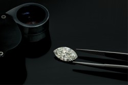 HRD-gecertificeerde 7.03 ct. marquise geslepen natuurlijke diamant.