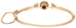 Antieke 14 kt. geelgouden bangle armband bezet met diamant, parel en natuurlijke robijn.