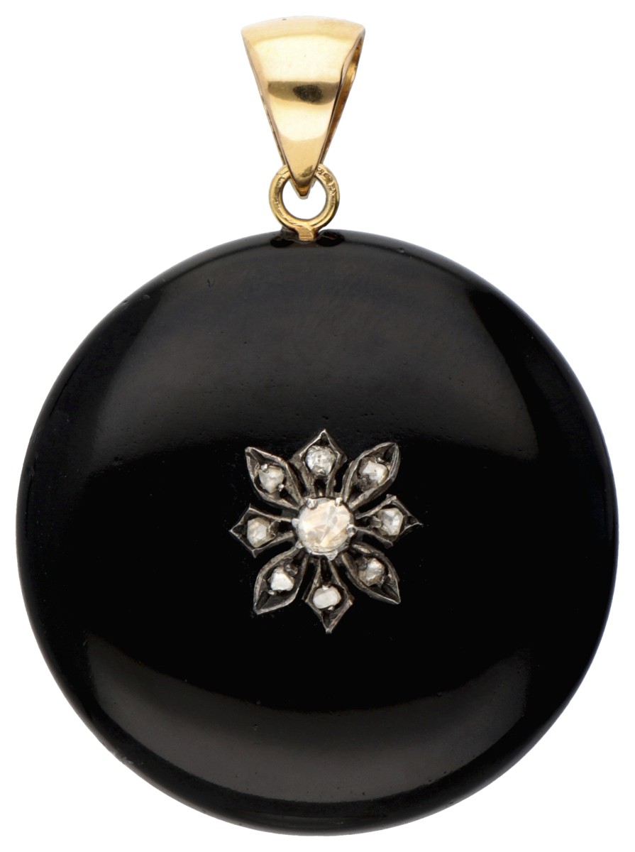 Antieke 14 kt. geelgouden medaillon hanger vervaardigd uit onyx en bezet met roos geslepen diamanten.