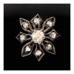 Antieke 14 kt. geelgouden medaillon hanger vervaardigd uit onyx en bezet met roos geslepen diamanten.