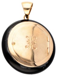 Antieke 14 kt. geelgouden medaillon hanger vervaardigd uit onyx en bezet met roos geslepen diamanten.