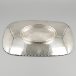 Presenteer- / delicatesse schaal zilver.