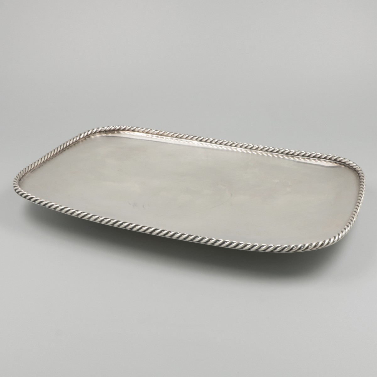 Presenteer- / delicatesse schaal zilver.