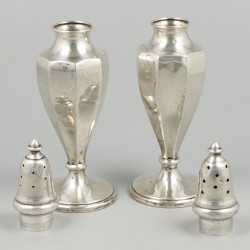 Peper- en zoutstel zilver.