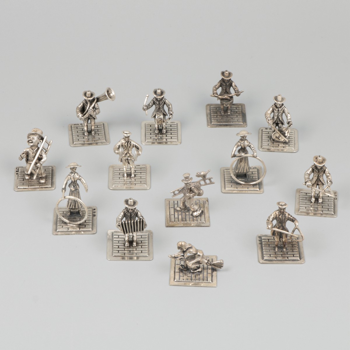 13-delig lot miniaturen zilver.