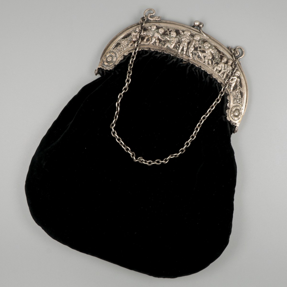 Beugeltas zilver.