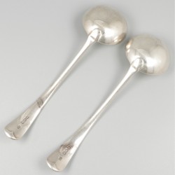 2-delige set sauslepels zilver.
