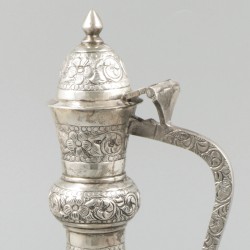 Perzische koffiekan zilver.