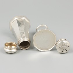 Peper- & zoutstrooier zilver.