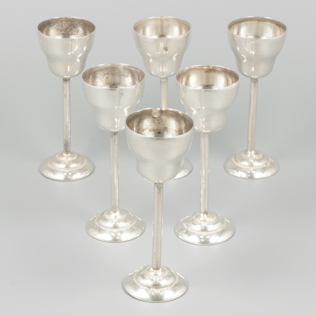 6-delige set likeurglaasjes zilver.