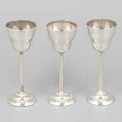 6-delige set likeurglaasjes zilver.