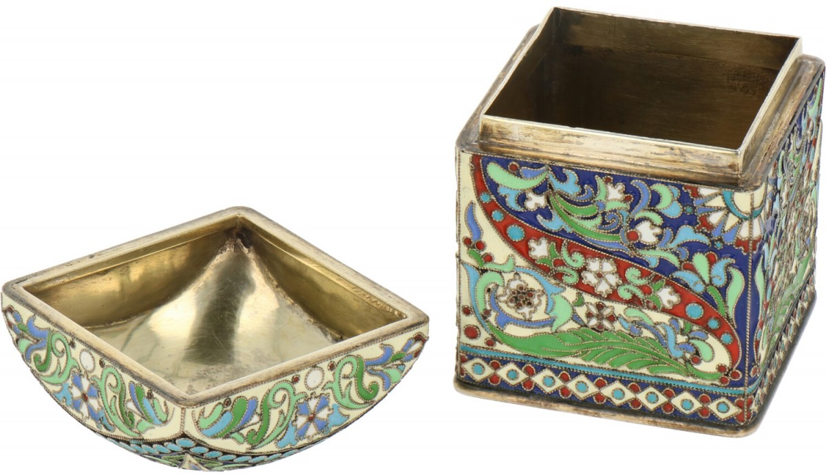 Cloisonne doos zilver.