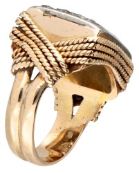 18 kt. Geelgouden ring bezet met roos geslepen diamanten.