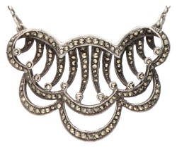 Vintage sterling zilveren collier en hanger bezet met markasiet.