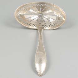 Strooilepel (Amsterdam, Martinus Logerath 1767-1811) zilver.