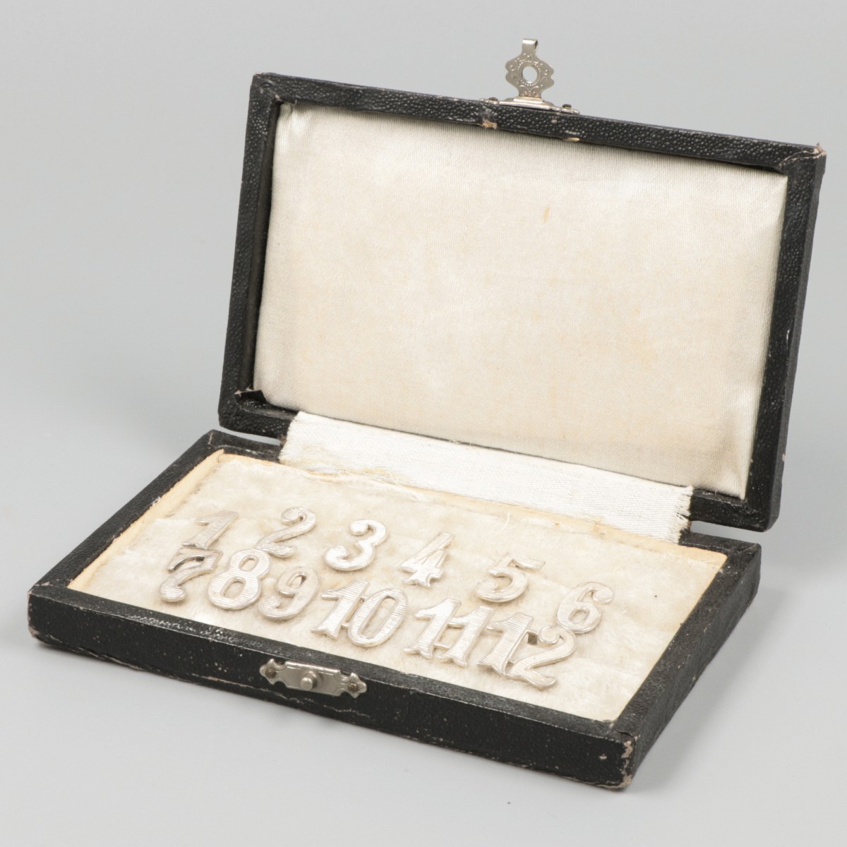 12-delige set glasnummers zilver.