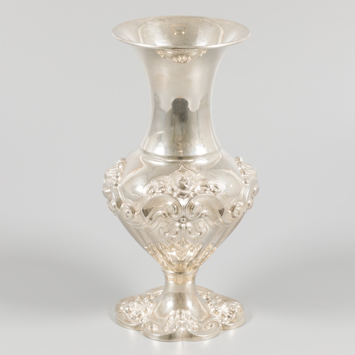 Bloemenvaas zilver.