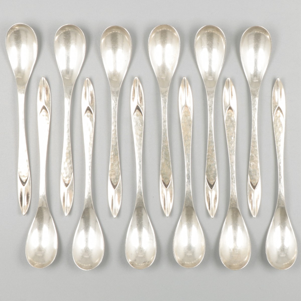12-delige set koffie- / theelepels zilver.