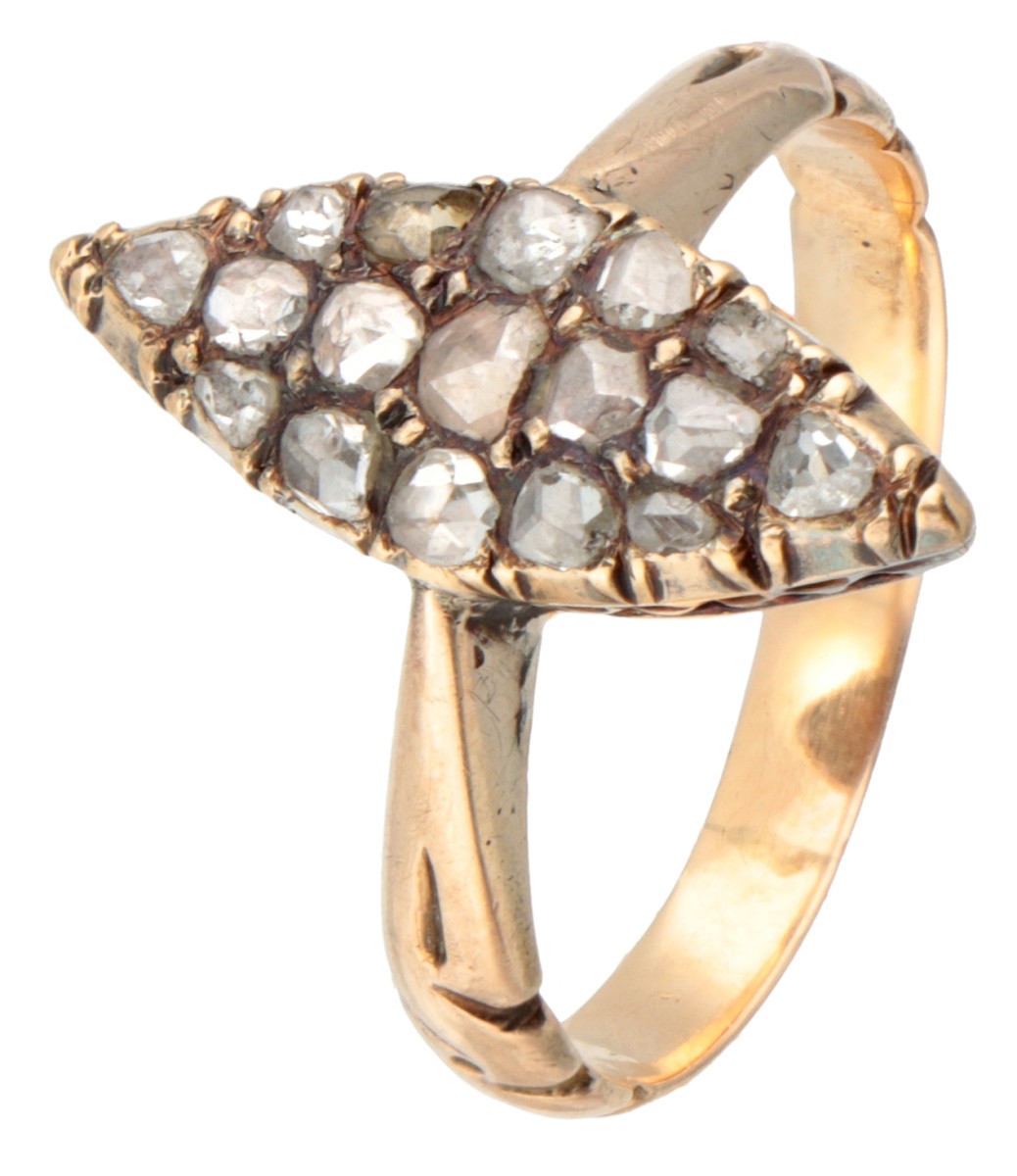 Antieke BWG 10 kt. roségouden navette ring bezet met roos geslepen diamanten.