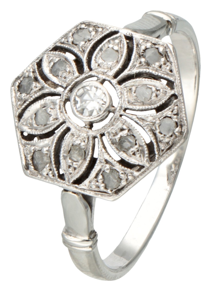 18 kt. Witgouden art deco ajour ring bezet met diamant.