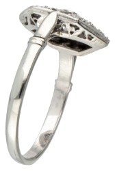 18 kt. Witgouden art deco ajour ring bezet met diamant.