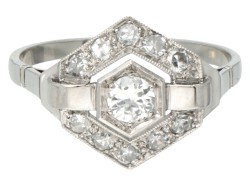 18 kt. Witgouden art deco ring bezet met ca. 0.43 ct. diamant.