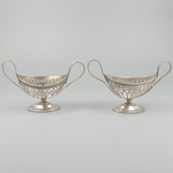 2-delige set zoutkelders (Brussel, J.C. Buls, ca. 1820) zilver.