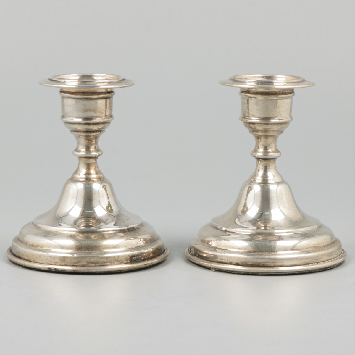 2-delige set kandelaren zilver.