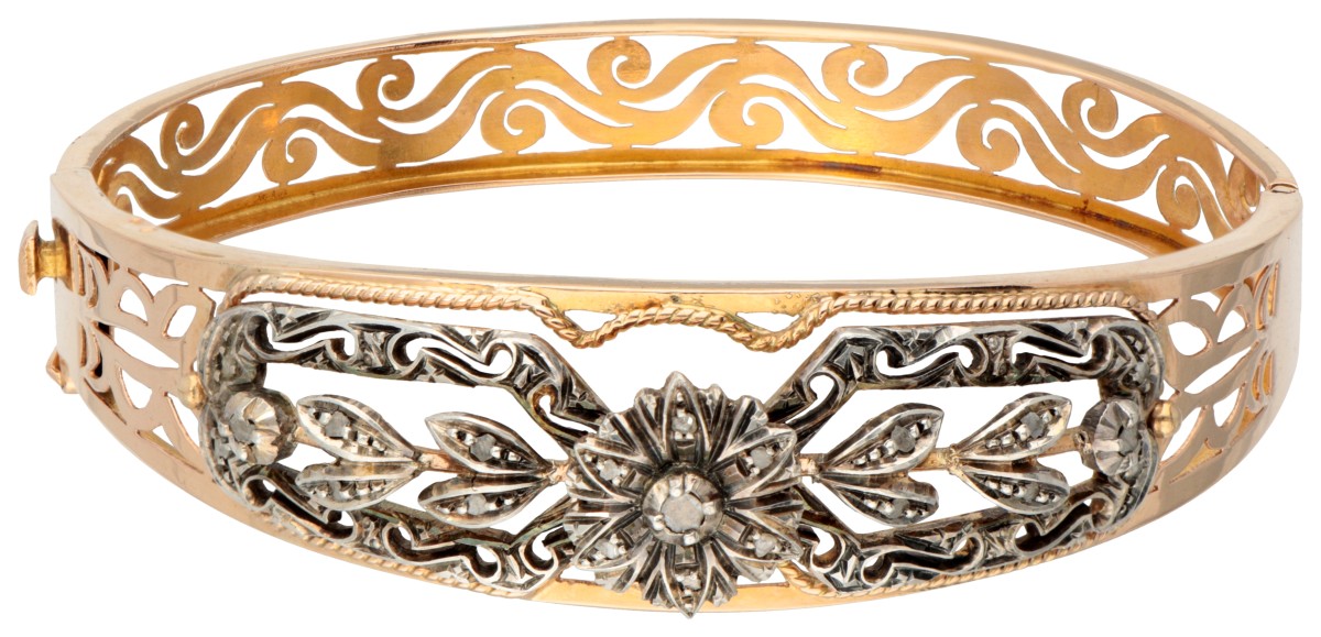 18 kt. Geelgouden / 835 zilveren bangle armband bezet met roos geslepen diamanten.