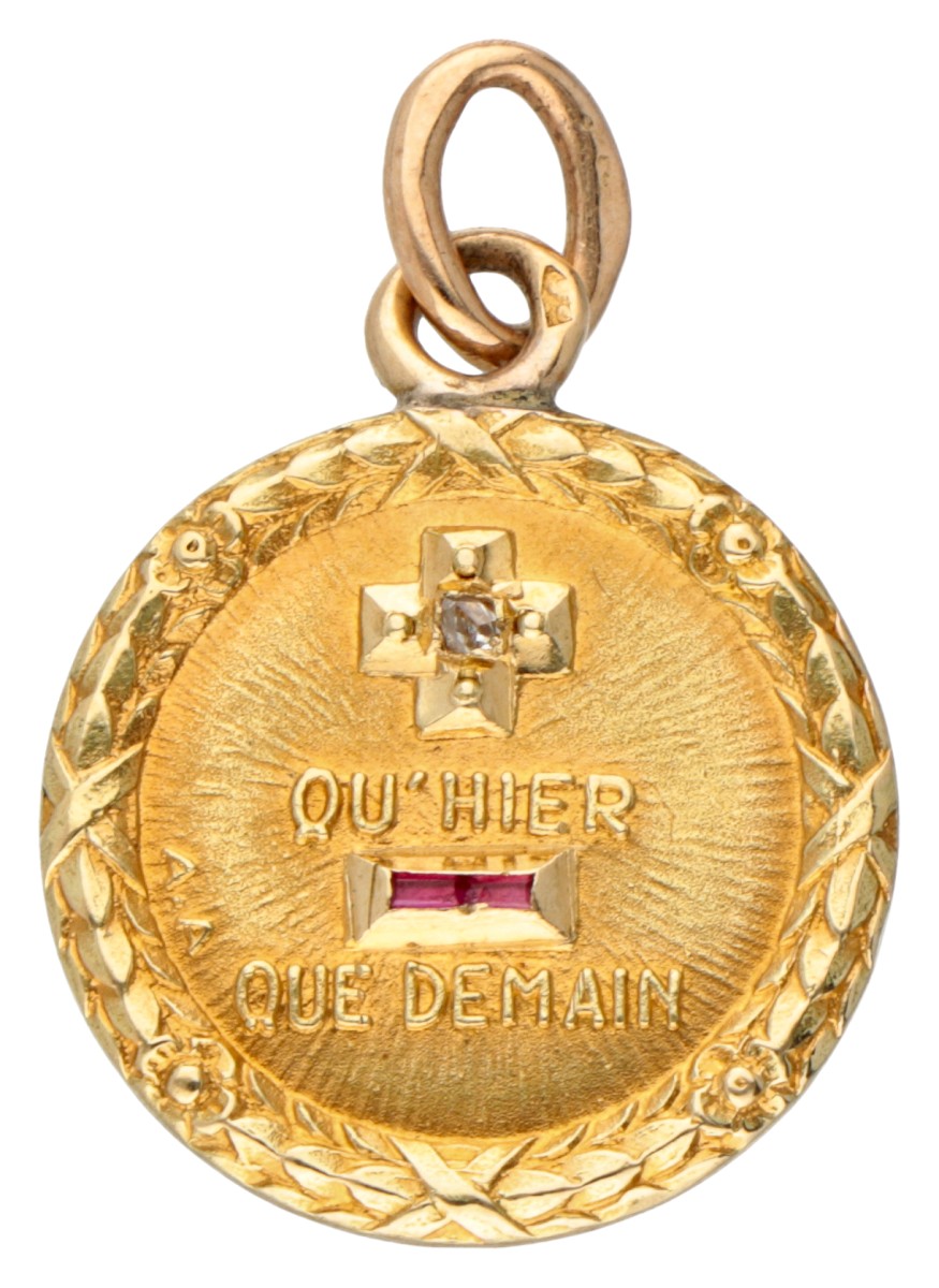 Franse 18K geelgouden "plus qu'hier, moins que demain" hanger door A. Augis.