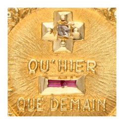 Franse 18K geelgouden "plus qu'hier, moins que demain" hanger door A. Augis.